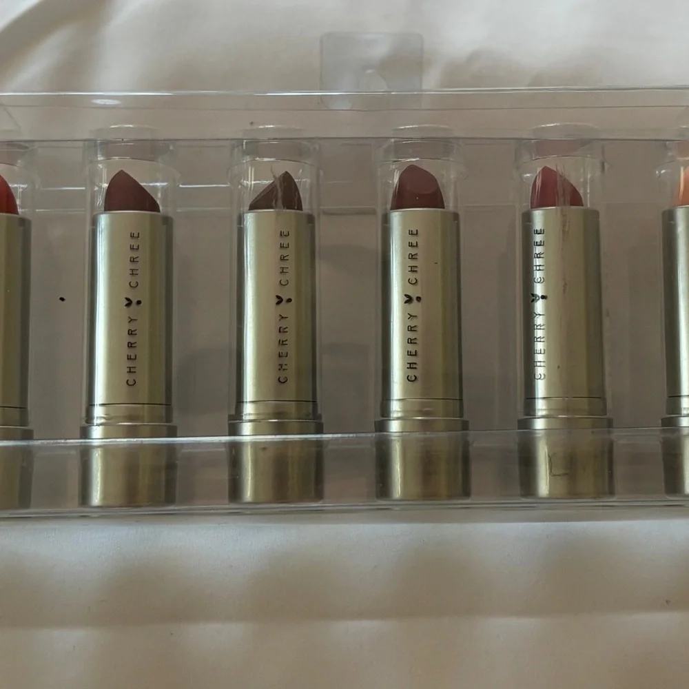New‎ In Box Cherry Chree Assorted Colors Lipstick Set